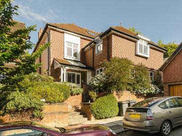 Grosvenor Gardens London N10 5 bed detached house to rent £6,995 pcm £1,614 pw