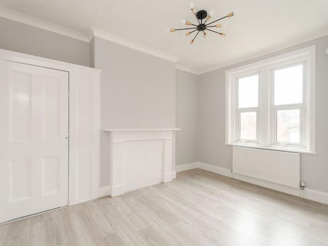 Grosvenor Gardens NW2, Willesden, London, 2 bed flat to rent, £2,100 pcm | PrimeLocation