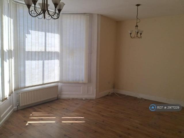 Grosvenor House, Hartlepool, TS26 2 bed end of terrace house to rent £495 pcm £114 pw