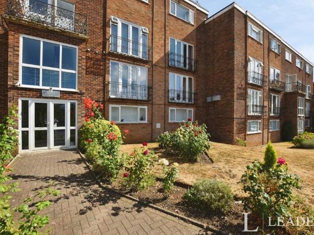 Grosvenor House, Stortford Hall Park. 1 bed in a flat share to rent £725 pcm £167 pw
