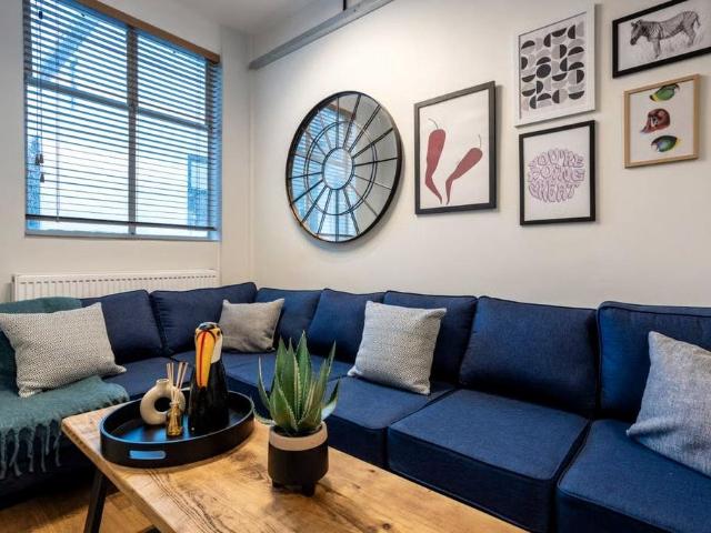 Grosvenor Halls, Grosvenor Road. 7 bed apartment to rent £6,034 pcm £1,392 pw