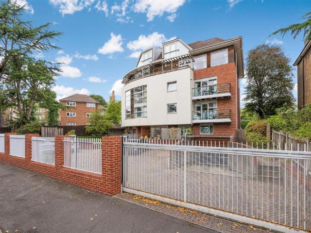 Grosvenor Hill, Wimbledon, SW19 2 bed apartment to rent £3,250 pcm £750 pw