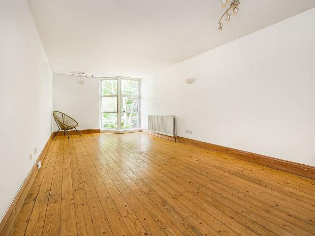 Grosvenor Lodge, Wellesley Road, Chiswick W4, 2 bed flat to rent, £2,250 pcm | PrimeLocation