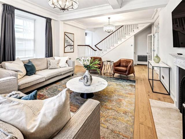 Grosvenor Square, Mayfair, London, W1K 4 bed flat to rent £21,666 pcm £5,000 pw