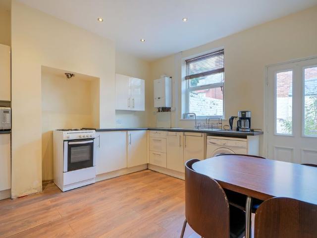 Grosvenor Square, Highfield S2, 3 bed terraced house to rent, £1,000 pcm | PrimeLocation
