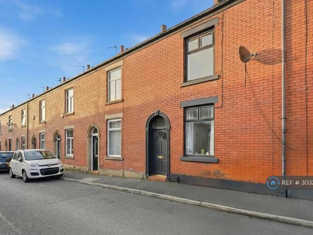 Grosvenor St, Rochdale, OL11 2 bed terraced house to rent £995 pcm £230 pw
