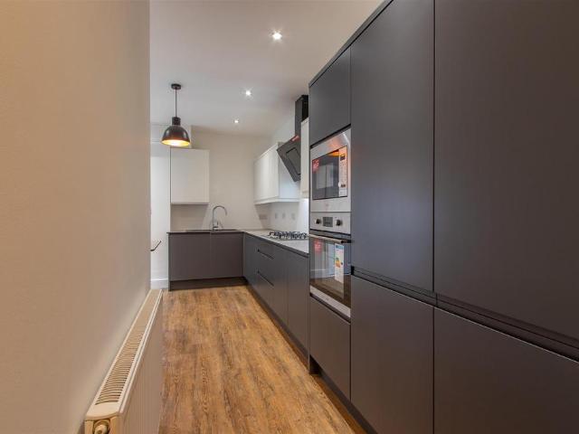 Grosvenor Street, Cardiff CF5 1 bed in a house share to rent £725 pcm £167 pw
