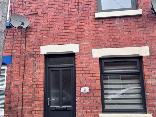 Grosvenor Street, Leek, Staffordshire ST13, 2 bed town house to rent, £750 pcm | PrimeLocation