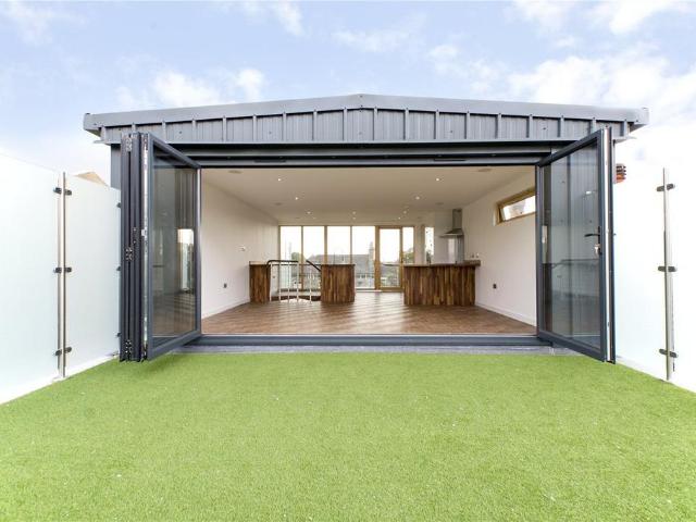 Grosvenor Park Road, London, E17 3 bed apartment to rent £3,100 pcm £715 pw