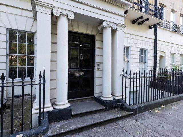 Grosvenor Place, Bath BA1, 3 bed flat to rent, £2,500 pcm | PrimeLocation