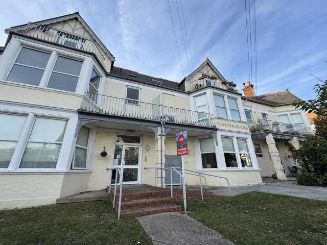 Grosvenor Road, Westcliff on Sea 1 bed flat to rent £1,000 pcm £231 pw