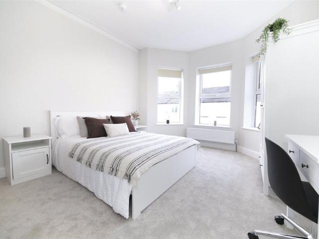 Grosvenor Road, Aldershot GU11 1 bed apartment to rent £975 pcm £225 pw