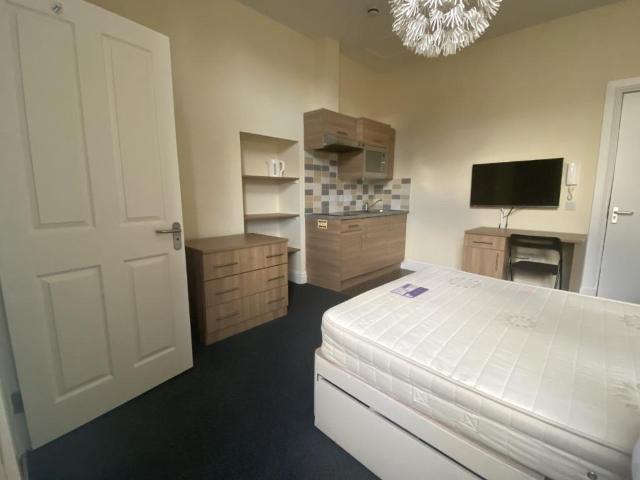 Grosvenor Road, Dundee, DD2 Studio to rent £625 pcm £144 pw
