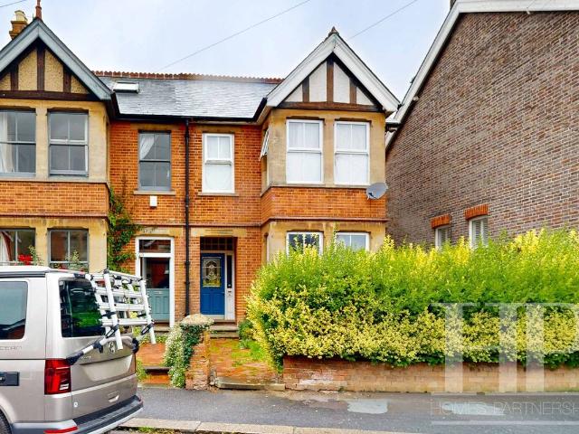 Grosvenor Road, East Grinstead RH19, 1 bed flat to rent, £1,350 pcm | PrimeLocation