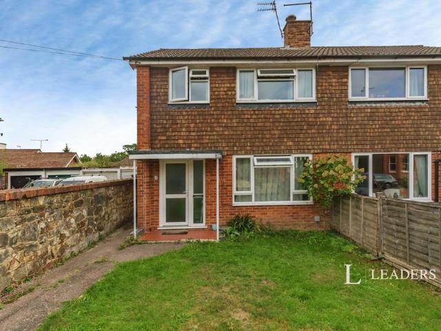 Grosvenor Road, East Grinstead, RH19 3 bed semi detached house to rent £1,700 pcm £392 pw