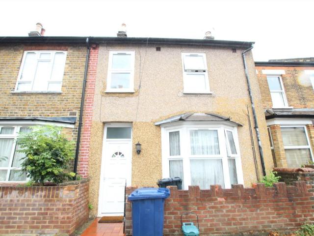 Grosvenor Road, Hanwell W7, 3 bed property to rent, £2,835 pcm | PrimeLocation