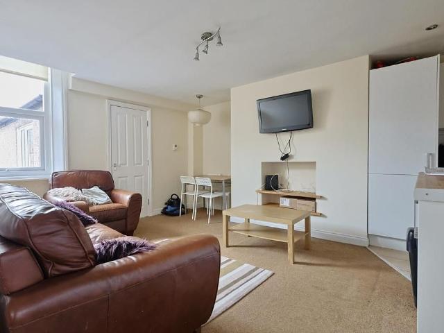 Grosvenor Road, Jesmond, Newcastle Upon Tyne NE2, 4 bed flat to rent, £2,687 pcm | PrimeLocation
