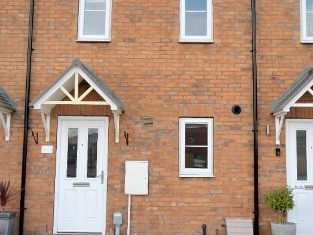 Grosvenor Road, Kingswood, Hull HU7, 3 bed terraced house to rent, £825 pcm | PrimeLocation