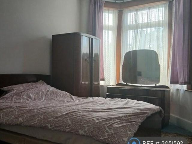 Grosvenor Road, London, E10 1 bed in a house share to rent £850 pcm £196 pw