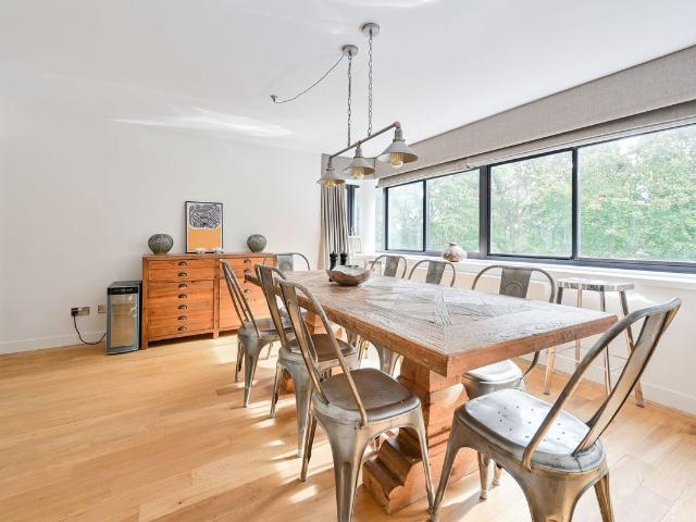 Grosvenor Road, Pimlico, London SW1V, 2 bed flat to rent, £4,300 pcm | PrimeLocation