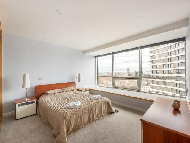 Grosvenor Road, Pimlico, London, SW1V 2 bed flat to rent £6,933 pcm £1,600 pw