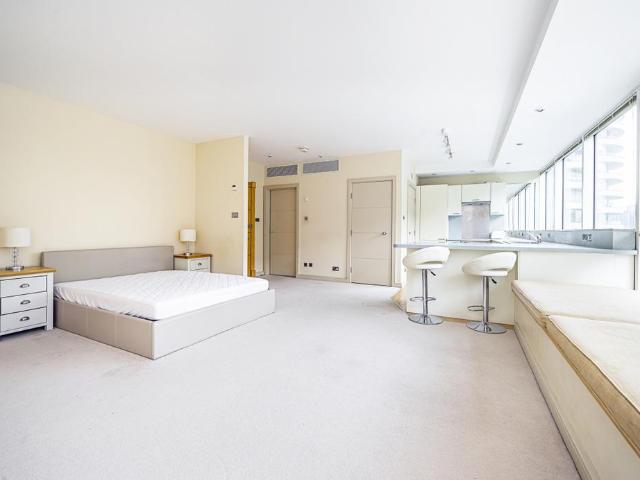 Grosvenor Road Pimlico SW1V Studio to rent £2,700 pcm £623 pw