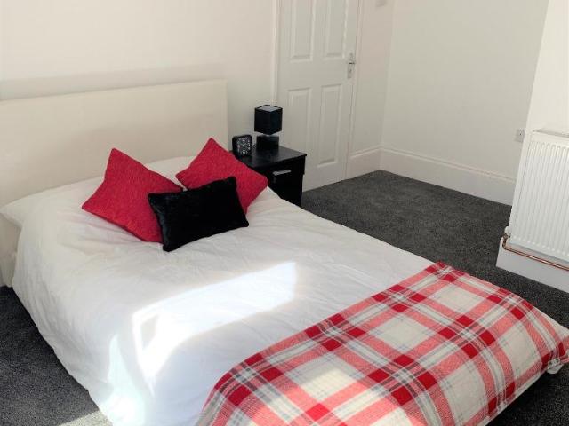 Grosvenor Road, Rugby, CV21 1 bed in a house share to rent £495 pcm £114 pw