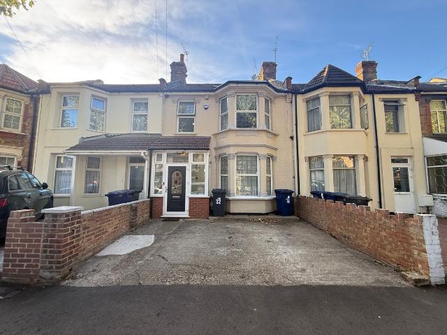 Grosvenor Road, Southall UB2, 4 bed terraced house to rent, £3,100 pcm | PrimeLocation