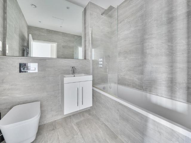 Grosvenor Road, ST. ALBANS 1 bed flat to rent £1,450 pcm £335 pw