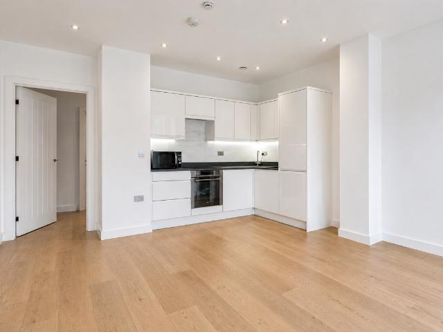 Grosvenor Road, St Albans AL1, 1 bed flat to rent, £1,500 pcm | PrimeLocation