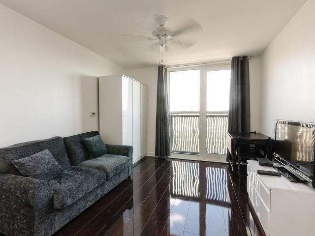 Grosvenor Waterside, Chelsea, London. 1 bed flat to rent £2,600 pcm £600 pw