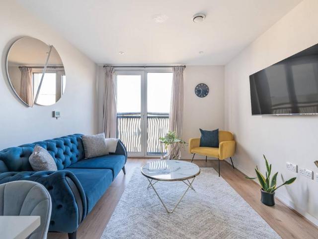 Grosvenor Waterside, Pimlico, London. 1 bed flat to rent £4,000 pcm £923 pw