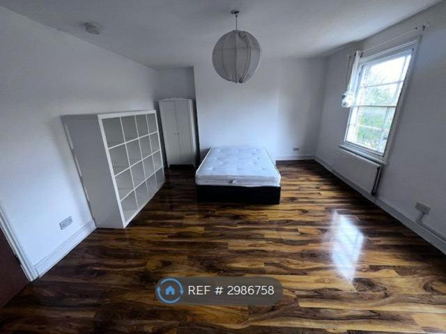 Grosvenor Terrace, Camberwell, Elephant & Castle, Brixton, Peckham SE5, 6 bed semi detached house to rent, £5,900 pcm | PrimeLocation