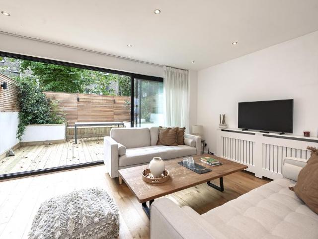 Gratton Road, London, W14 2 bed flat to rent £3,500 pcm £808 pw