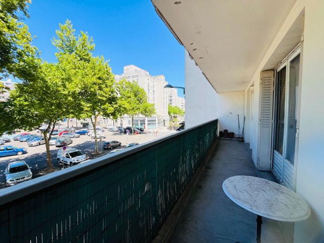 Gratte Ciel T5 de 94 m2 avec balcon