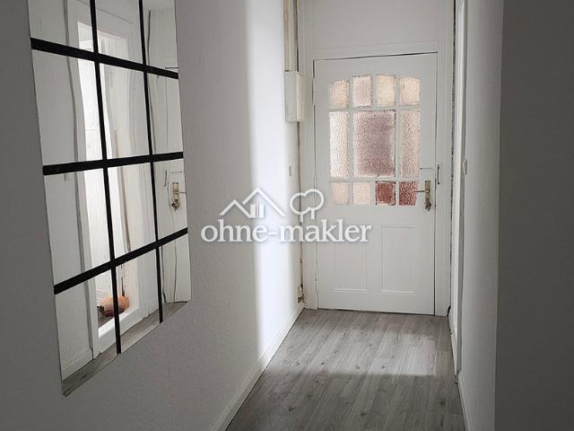 Gräumige 4 Zi Altbau WHG mit Balkon