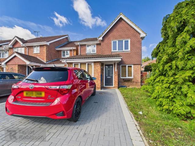 Graveney Road, Maidenbower, Crawley. 4 bed house to rent £2,200 pcm £508 pw