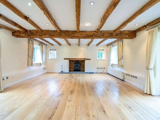 Gravelpits Lane, Gomshall, Guildford. 6 bed detached house to rent £7,592 pcm £1,752 pw