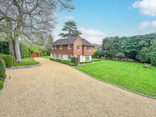 Gravelpits Lane, Gomshall, Guildford. 6 bed detached house to rent £7,995 pcm £1,845 pw