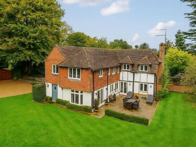 Gravelpits Lane Guildford GU5 5 bed barn to rent £7,595 pcm £1,753 pw