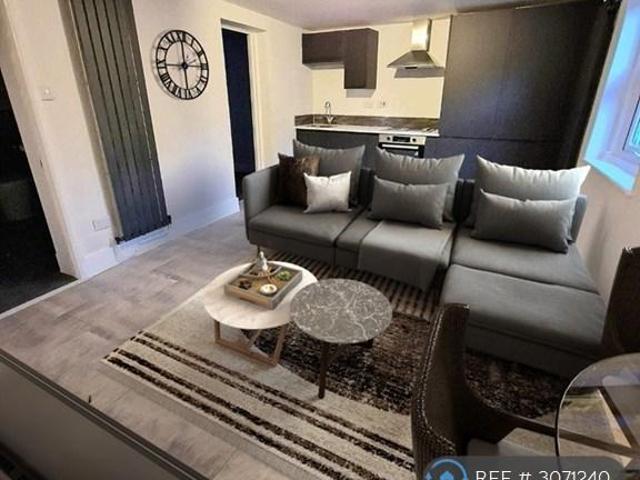 Gravesend, Kent, DA12 1 bed flat to rent £1,050 pcm £242 pw