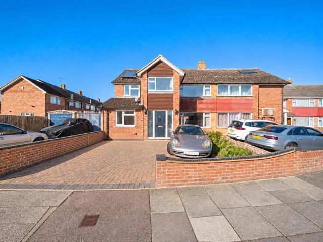 Gravesend, Kent DA12 4 bed detached house to rent £2,250 pcm £519 pw