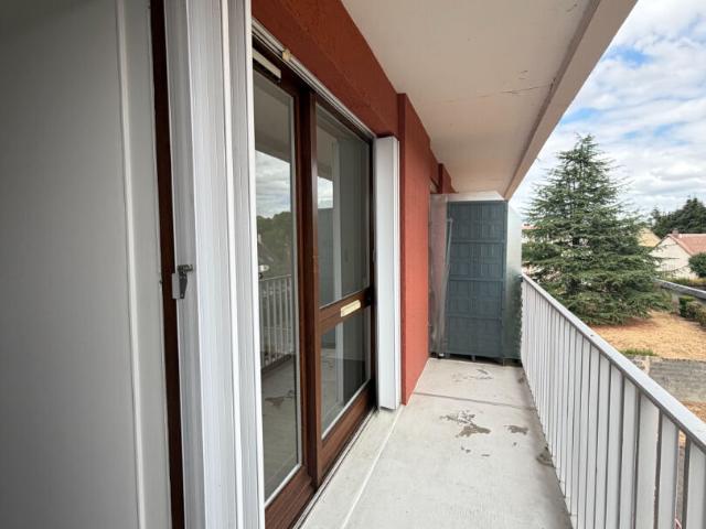GRAVIGNY T1 avec BALCON, CAVE ET PARKING