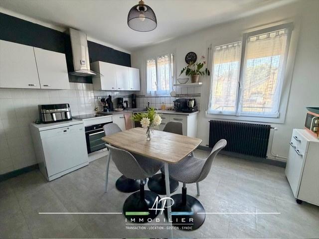 GRAY Maison de Ville de 74M2
