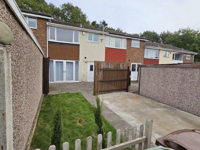 Gray Court, Leeds, LS15 9AS 3 bed terraced house to rent £1,250 pcm £288 pw