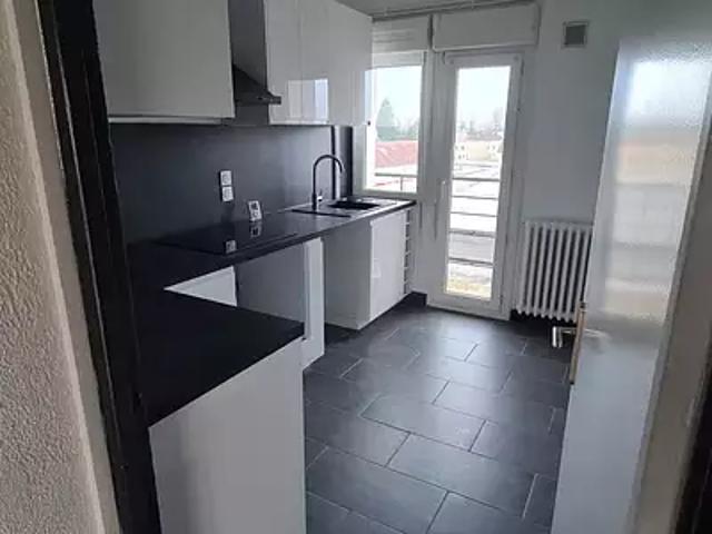 Gray 70100 Location appartement 5 pièces t5 au dernier étage