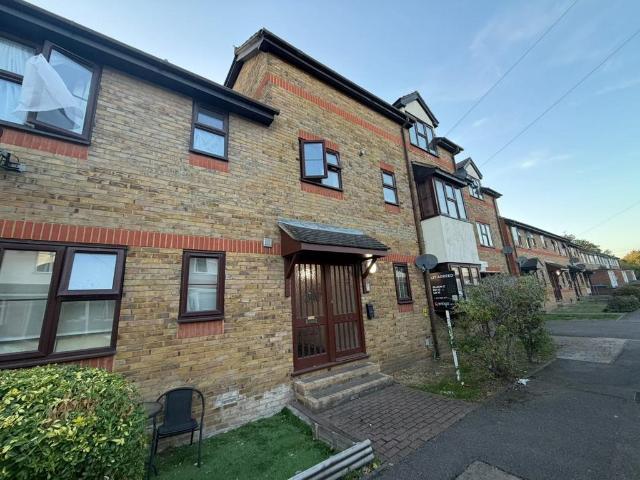 Graylands, Grays 1 bed flat to rent £1,095 pcm £253 pw