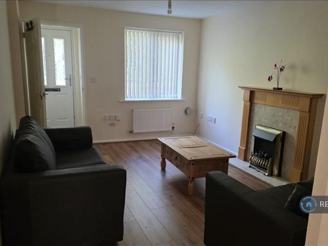 Grayling Walk, Wolverhampton, WV10 3 bed semi detached house to rent £1,400 pcm £323 pw