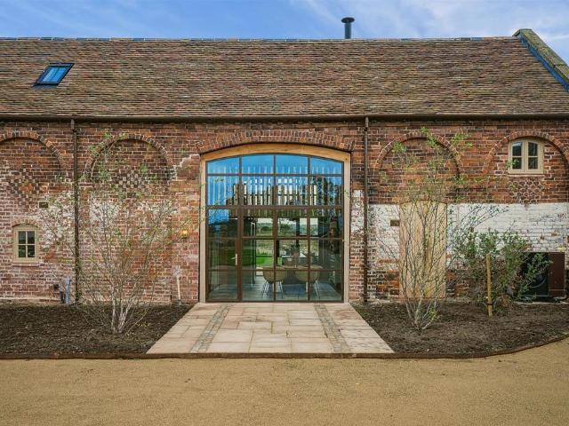Grayling, Malthouse Lane, Atcham. 3 bed barn conversion to rent £2,750 pcm £635 pw