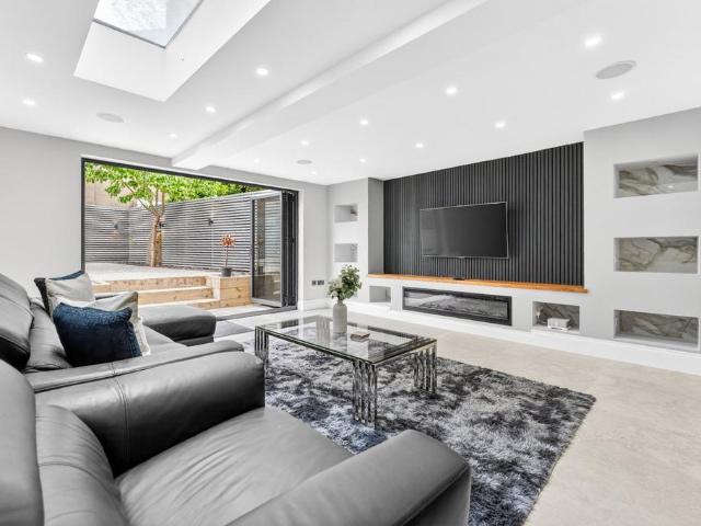 Grayling Road, London, N16 5 bed terraced house to rent £10,500 pcm £2,423 pw